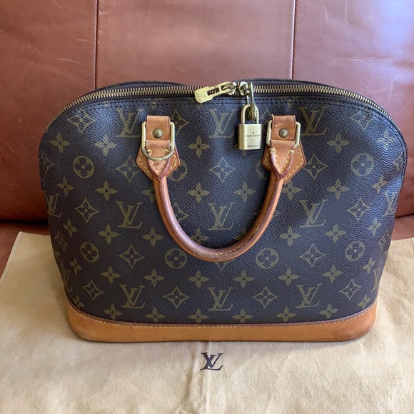 Louis Vuitton Handbags - 💋Authentic Louis Vuitton Alma PM 👜